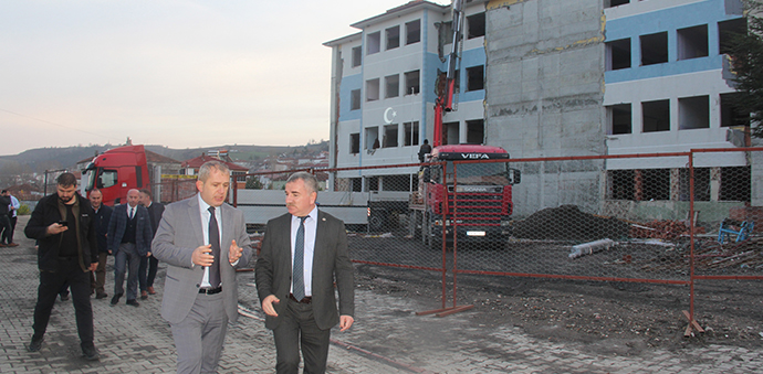 Başkan Özdemir Deprem Güçlendirme Çalışmalarını İnceledi