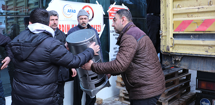Deprem Bölgesine Bir Kamyon Yakacak Gönderildi