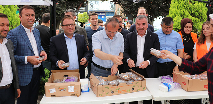 Havza Belediyesi Vatandaşlara Aşure Dağıttı