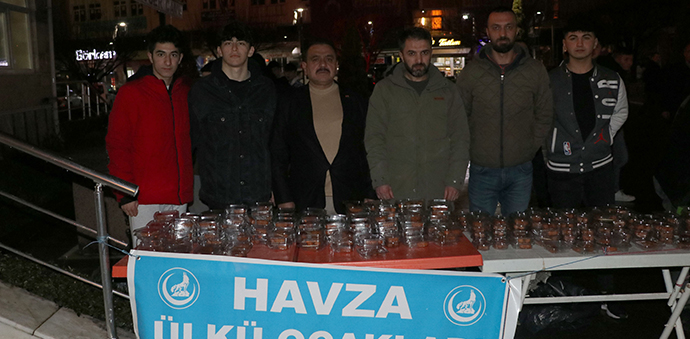 Havza Ülkü Ocakları Berat Kandilinde Tatlı İkram Etti