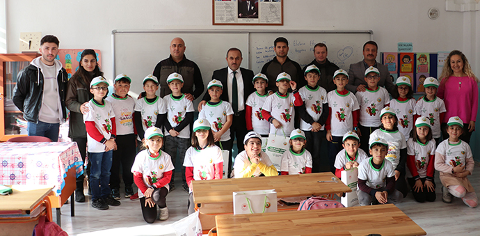 Havza’da 11 Kasım Milli Ağaçlandırma Bayramında Öğrencilere Hediye