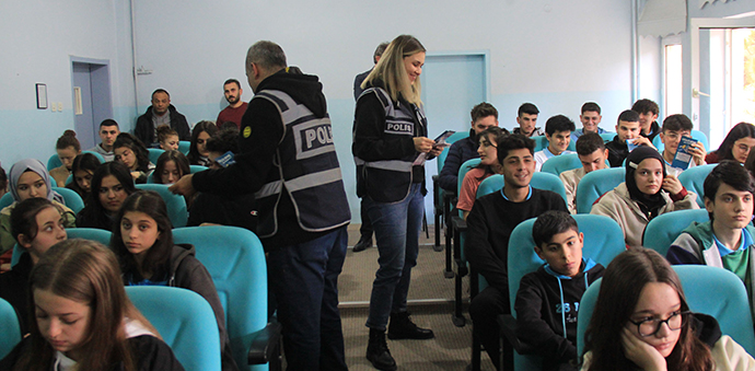 Havza’da Lise Öğrencilerine Siber Zorbalık Eğitimi