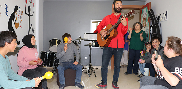 Havza’da Özel Öğrencilere Müzik İle Eğitim Veriliyor