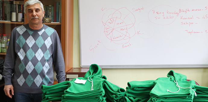 Havza’da Usta Öğretiler Kapüşonlu Sweatshirt Dikiyor