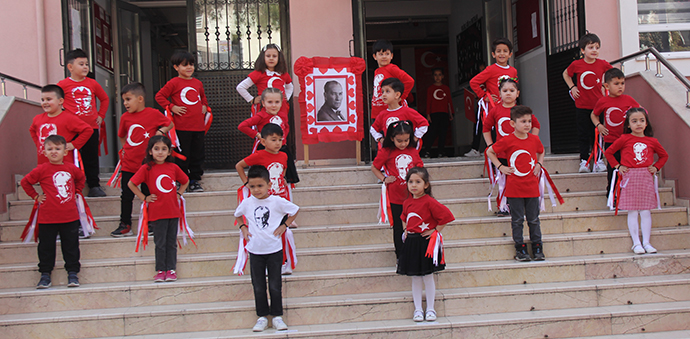 İlkokul Öğrencilerinden 100. Yılı Kutlaması