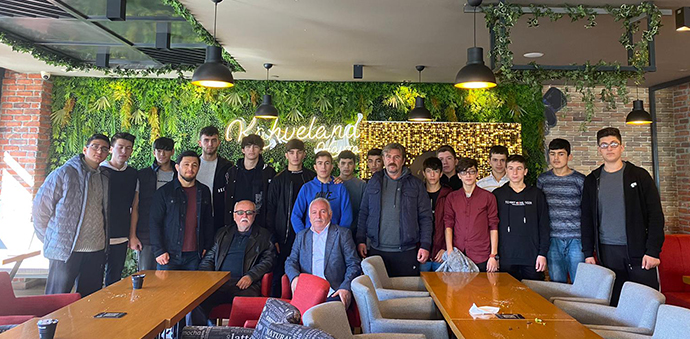 İş İnsanı Aydın Kaya’dan Genç Güreşçilere Kahvaltı Programı 