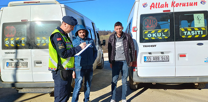 Jandarmadan Servis Sürücülerine Bilgilendirme Ve Araç Denetimi