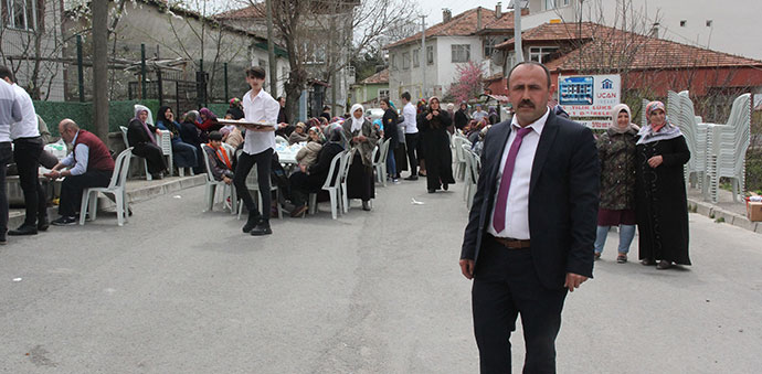 MEMDUHİYE MUHTARI HAMZA YILDIRIR YEMEK VERDİ