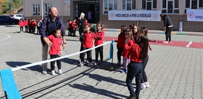 100 Yıl İlkokulunda Spor Şöleni Düzenlendi
