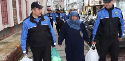 Havza’da Polisten Yürek Isıtan Hareket