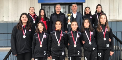 Okullar Arası Voleybol Turnuvası İl İkincisi Oldular