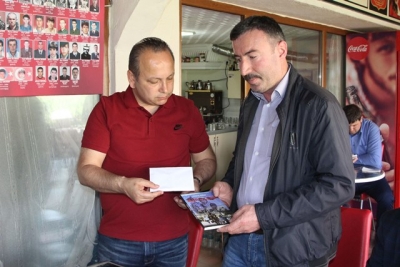 Yazdığı Kitabın Gelirini  Şehit Ailelerine Dağıttı