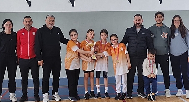 Badminton Okul Sporları Küçük kız/erkek müsabakaları sona erdi
