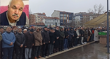 Cuma Namazında Kalp Krizi Geçiren Adam Toprağa Verildi