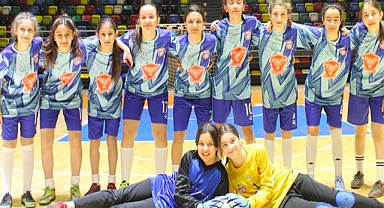 Havza Makbule Yusuf Ölçer Ortaokulu Kız Futsal Takımı Rakip Tanımıyor