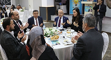 Karaaslan; “Hani mesele yalnızca yereldi? O zaman bu darbe çığırtkanlığının anlamı ne?”