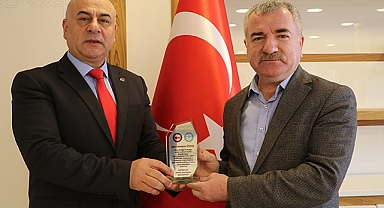 Bem Bir Sen'den Havza Belediye Başkanı Özdemir'e Plaket