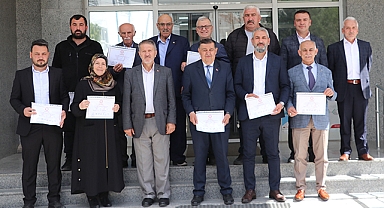 Efsane Başkan İkiz Ve Meclis Üyeleri Mazbatalarını Aldılar