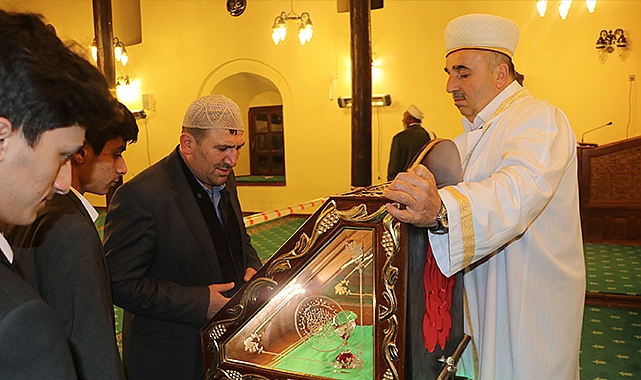 Havza'da Sakal-I Şerif Kadir Gecesi'nde Ziyarete Açıldı