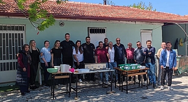 Miniklere 23 Nisan Sürprizi: Öğrencilere Hamburger İkramı