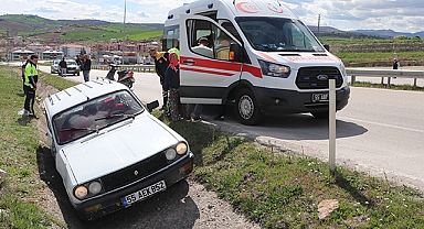 Otomobil Yağmur Suyu Kanalına Düştü 1 Yaralı