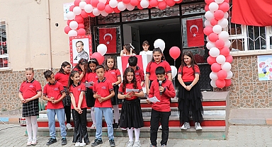 100. Yıl İlkokulunda 23 Nisan Etkinliği