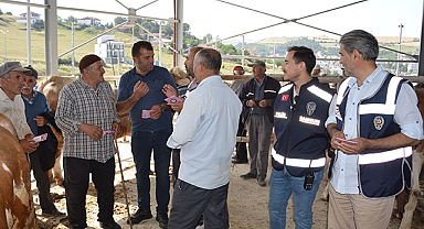 Havza'da Polisten Kurban Pazarında Sahte Para Ve Dolandırıcılık Uyarısı