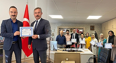 Kaymakam Ayvat'tan Eğitimde Başarı Gösterenlere Ödül