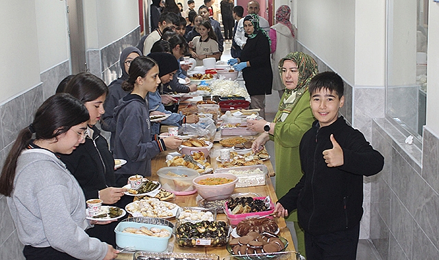 Havza’da Öğrenciler Arkadaşları İçin Kermes Düzenledi