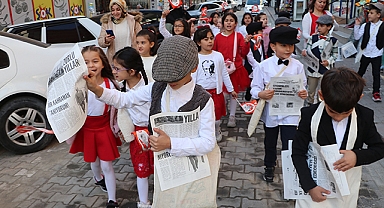 Minikler 101 Yıl Önce Yaşanan Cumhuriyetin Heyecanını Yaşattılar