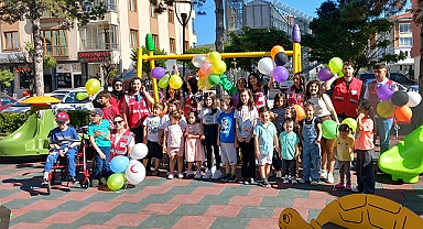 Miniklerin Yüzü Genç Kızılay'ın Sürpriziyle Güldü