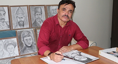 Yapmış Olduğu Kara Kalem Resimler İlgi Görüyor
