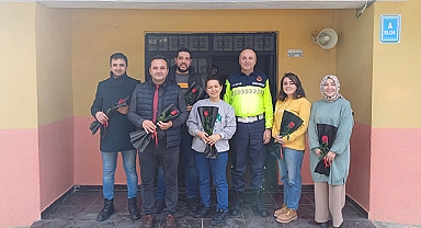Havza’da Jandarma'dan Öğretmenlere Çiçekli Süpriz