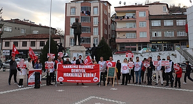 Havza’da Öğretmenler Basın Açıklaması Yaparak Tebeşir Attılar