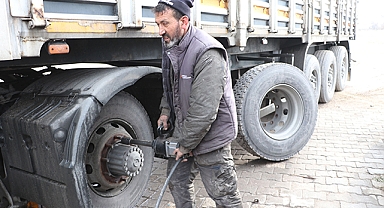 Havza’da Oto Lastikçilerde Kış Lastiği Yoğunluğu Başladı