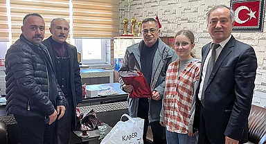 SGK Müdürü'nden Geleneksel Kutlama Kartına Sürpriz Ziyaret