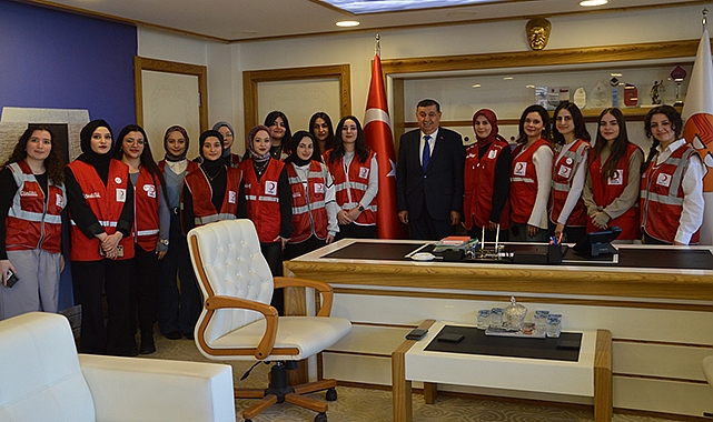 Genç Kızılay Havza Şubesi, Belediye Başkanı Murat İkiz’i Ziyaret Etti