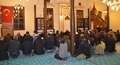 Tarihi Yörgüç Paşazade Mustafa Paşa Camisi'nde İlk Teravih Namazı Kılındı