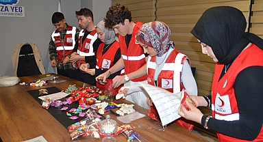 Genç Kızılaycılardan Çocuklara Bayram Sürprizi