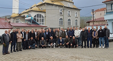 Havza'da Asırlık Bayram Geleneği: Cami Avlusunda Toplu Kahvaltı