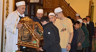 Havza'da Kadir Gecesi'nde Sakal-ı Şerif Ziyareti Yoğun İlgi Gördü