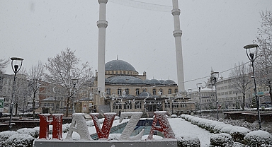 Havza’da Kar Yağışı Etkisini Artırdı: Kar Kalınlığı 10 Santimetreye Ulaştı