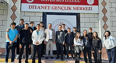 25 Mayıs Anadolu Lisesi Öğrencilerinden Diyanet Gençlik Merkezi’ne Ziyaret