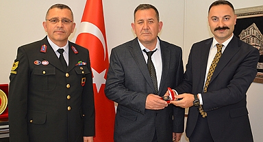 Gazi Söme’ye Rozetini Havza Kaymakamı Ayvat Tevdi Etti
