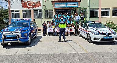 Jandarma Kırsal Mahalle Okullarında Trafik Eğitimi Veriliyor