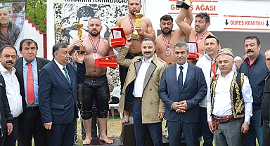 Havza Kırkpınar Yağlı Güreşleri'nde Başpehlivan Yusuf Can Zeybek Oldu
