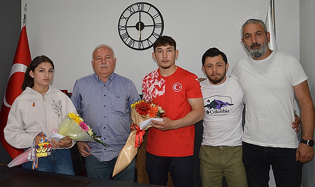 Havzalı Genç Bilek Güreşi Şampiyonunu Altın İle Ödüllendirdi