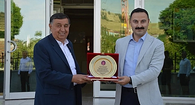 Havza’da Festivale Katkı Sunanlara Teşekkür: Başkan İkiz’den Plaket Töreni
