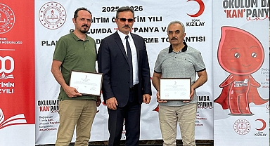 Eğitim Camiasına Teşekkür Plaketi