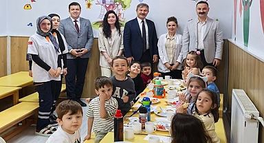 Kaymakam Ayvat ve İlçe Milli Eğitim Müdürü Ertuğ, İlk Kıvılcım Anaokulunu Ziyaret Etti